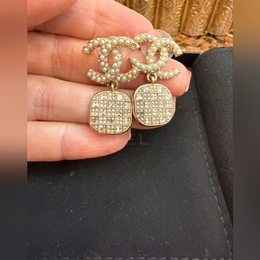 Chanel Women's Earrings Drop Gold Pearls Crystals Studs Luxury Designer NEW - Picture 4 of 9